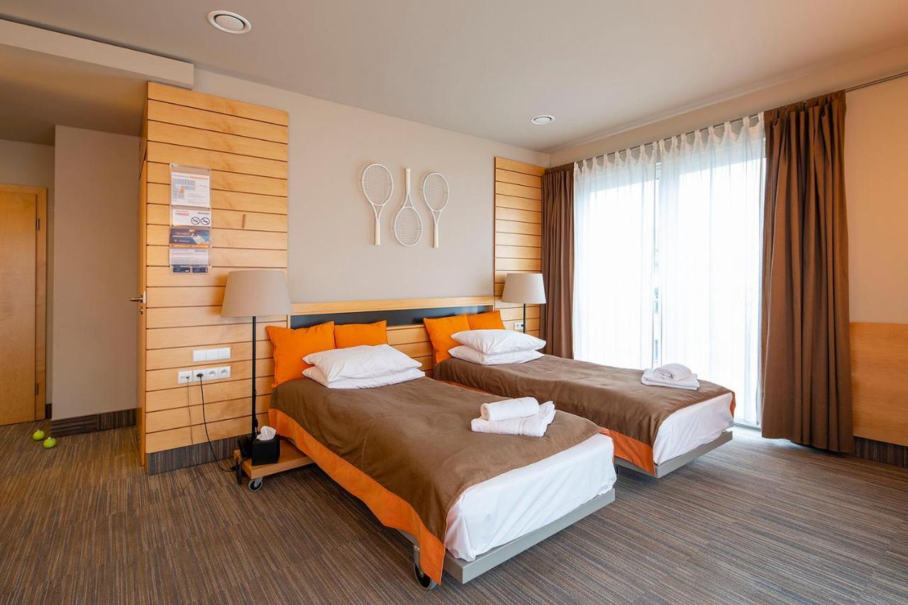 Hotel Restauracja Tenis Kortowo Poznan Ngoại thất bức ảnh