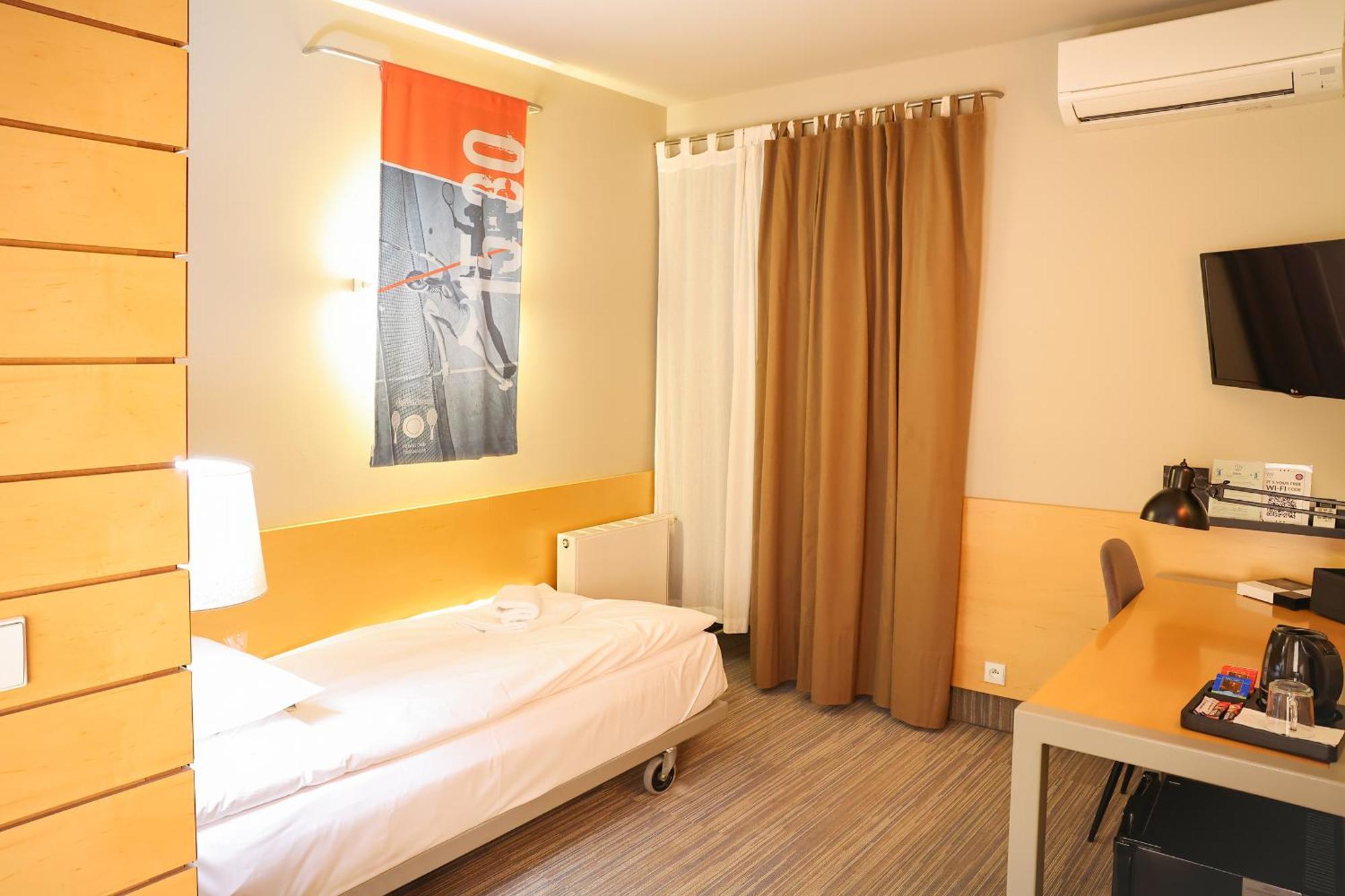 Hotel Restauracja Tenis Kortowo Poznan Ngoại thất bức ảnh